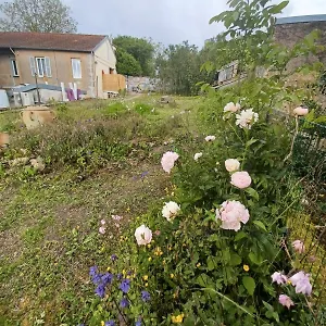 logis-des-pivoines.hotels-rhonealpes.com/